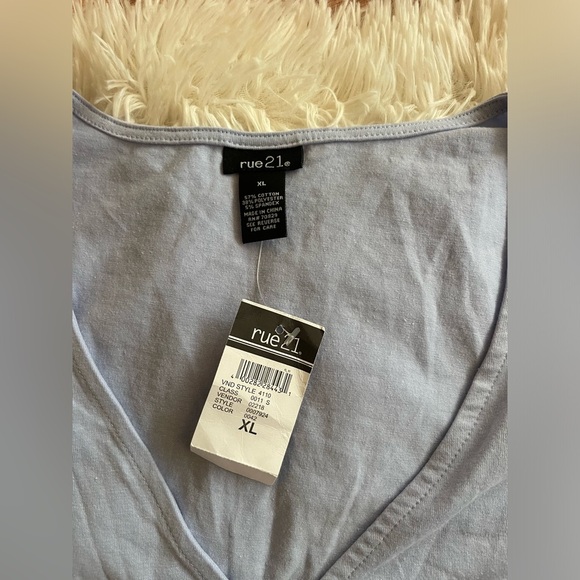 Rue 21 Crop Top - Picture 3 of 3